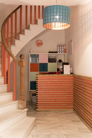 Reception - Chinitas Urban Hostel (Málaga)