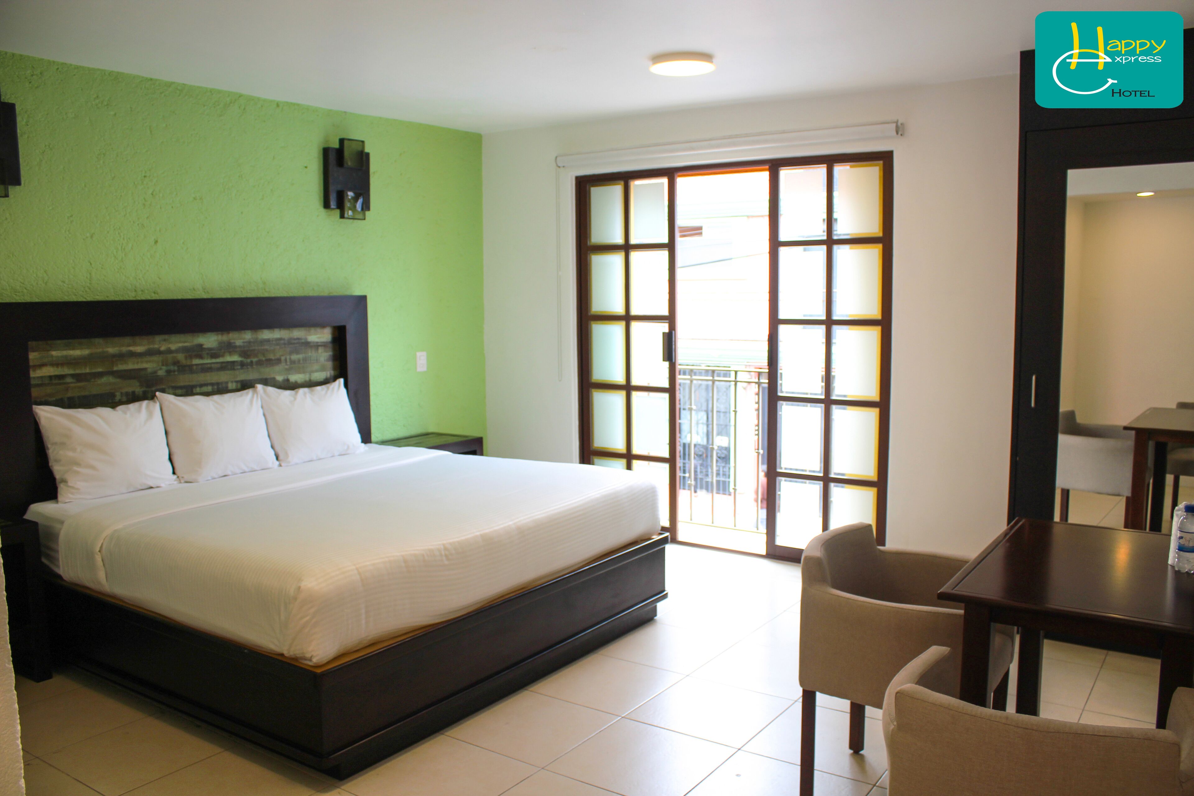 Junior Suite | Hypo-allergenic bedding, Tempur-Pedic beds, desk, blackout curtains