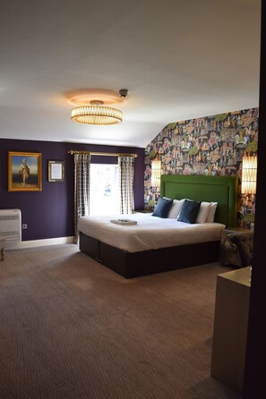 Habitación Deluxe, 1 cama de matrimonio grande, baño privado (Singh Room) | Tabla de planchar con plancha, wifi gratis, ropa de cama