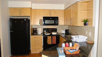 Apartemen, 2 kamar tidur (Da Vinci) | Dapur pribadi | Lemari es, microwave, kompor, dan mesin pencuci piring