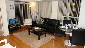 Apartemen, 2 kamar tidur (Michelangelo) | Area keluarga | TV layar datar