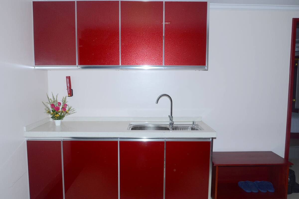 Family Room | Minibar, in-room safe, desk, blackout drapes