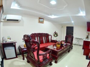 Executive Suite | Living area