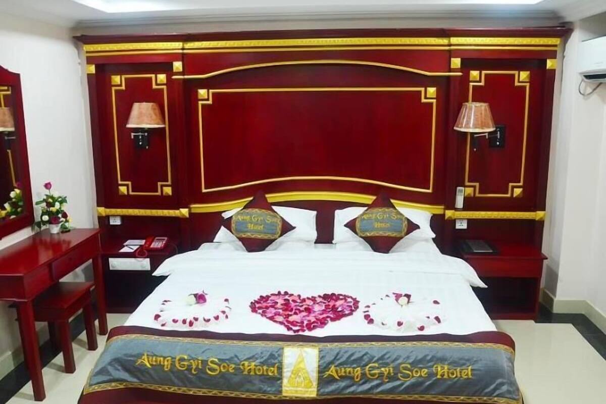 Deluxe Double or Twin Room, City View | Minibar, in-room safe, desk, blackout drapes
