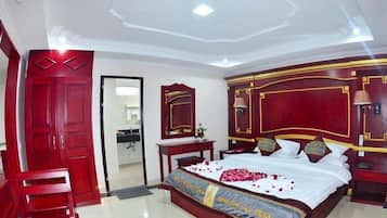 Suite ejecutiva | Minibar, caja de seguridad en la habitación y escritorio