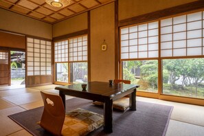 [Tsurumidake] Japanese-Style Premium House with Private Bathroom, Non Smoking - Adult Only | Down duvets, in-room safe, iron/ironing board, free WiFi - Makibanoie (Yufu)