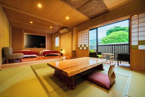 [Otogino] Japanese Western Twin room with Open-bath (32sqm), Non Smoking - Adult Only | Down duvets, in-room safe, iron/ironing board, free WiFi - Makibanoie (Yufu)