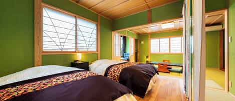 Kahden hengen huone (kaksi sänkyä), tupakointi kielletty (Japanese Western with Open-bath,Jyoyu) | Untuvapeitot, tallelokero huoneessa, silitysrauta/-lauta, ilmainen Wi-Fi