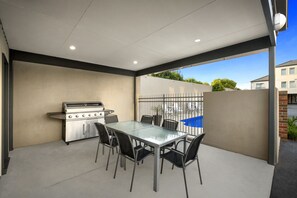 BBQ/picnic area - Quest Moonee Valley (Moonee Ponds)