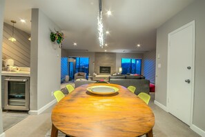 2 Bedroom, 3 Bathroom - La Casa 23 | In-room dining