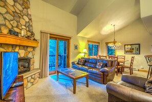 3 Bedroom, 4 Bathroom - La Casa 10 | Iron/ironing board, free WiFi, bed sheets - La Casa by Retreatia (Steamboat Springs)