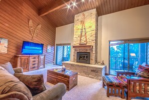 3 Bedroom, 4 Bathroom - La Casa 10 | Lobby sitting area - La Casa by Retreatia (Steamboat Springs)