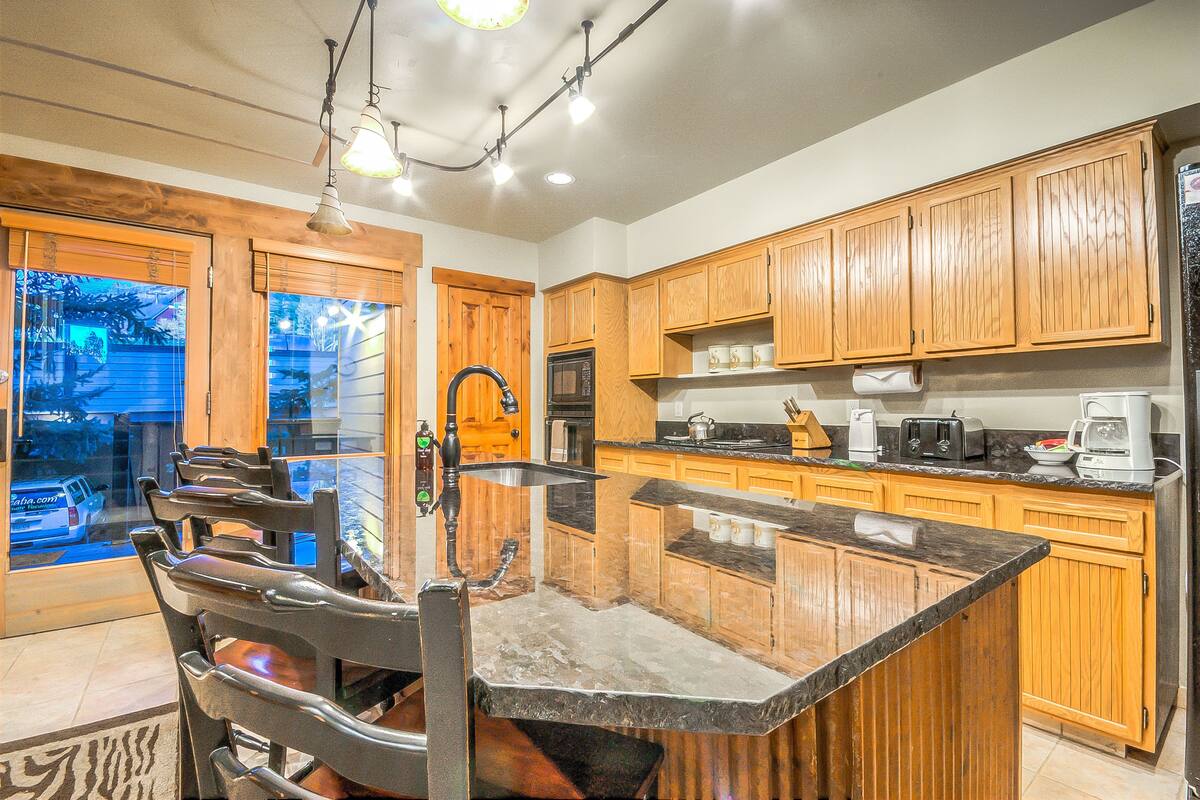 4 Bedroom, 5 Bathroom - La Casa 20 | Private kitchen | Fridge, microwave, oven, stovetop