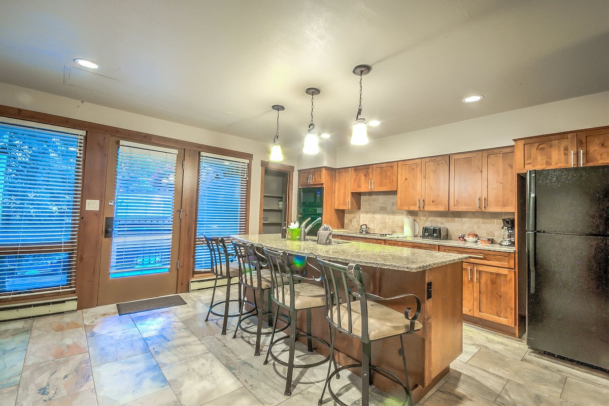 3 Bedroom, 4 Bathroom - La Casa 10 | Iron/ironing board, free WiFi, bed sheets