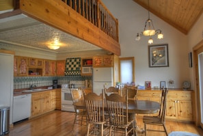 2 Bedroom, 2 Bathroom YV 204 | In-room dining