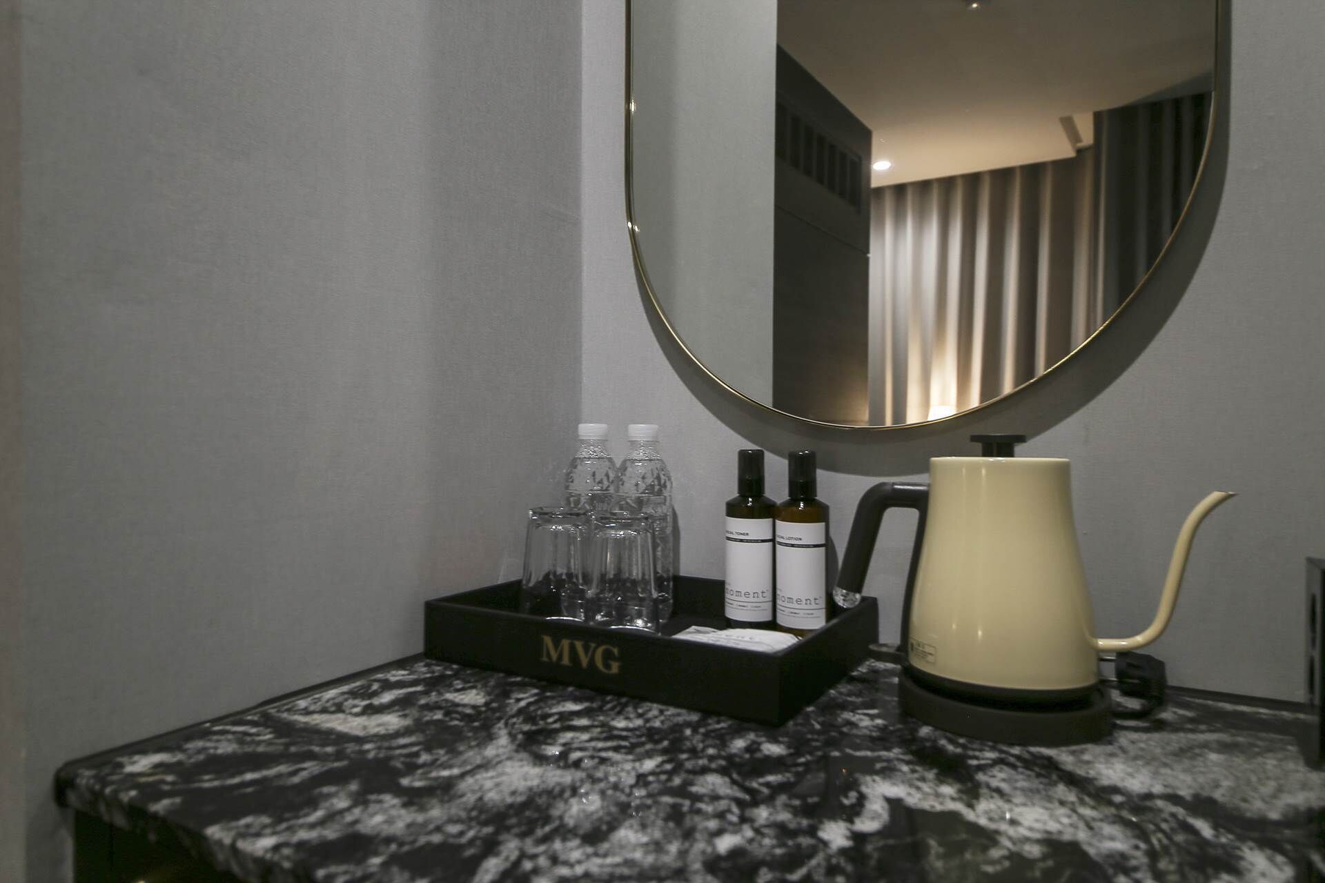 premium room | premium bedding, in-room safe, desk, laptop workspace