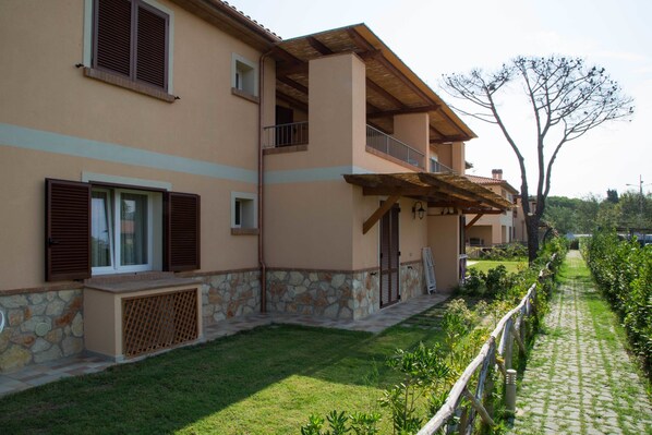 Superior Apartment, 2 Bedrooms, Beach View, Oceanfront | Terrace/patio