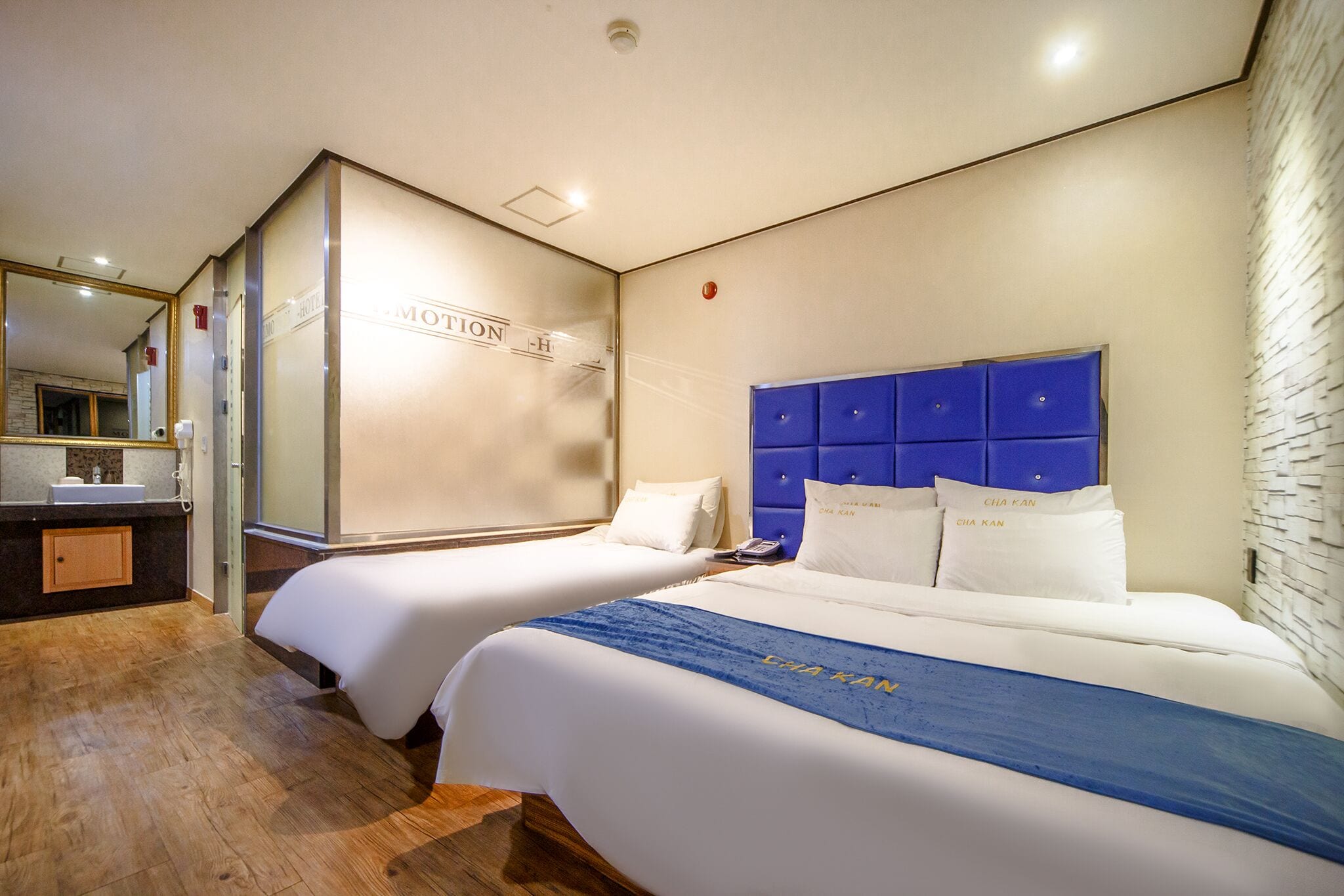 deluxe twin room | 1 bedroom, free wifi, bed sheets