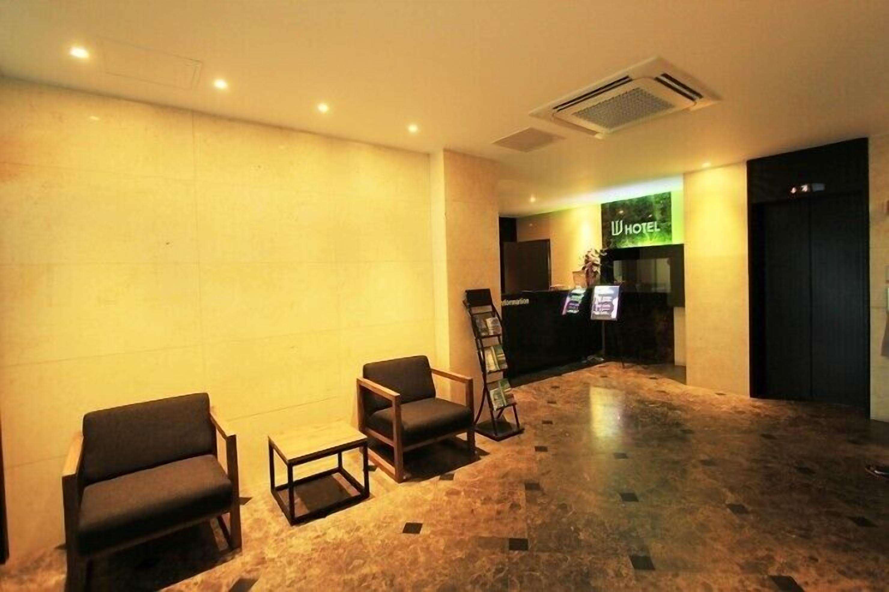 55-inch lcd tv with cable channels, computer, pay films