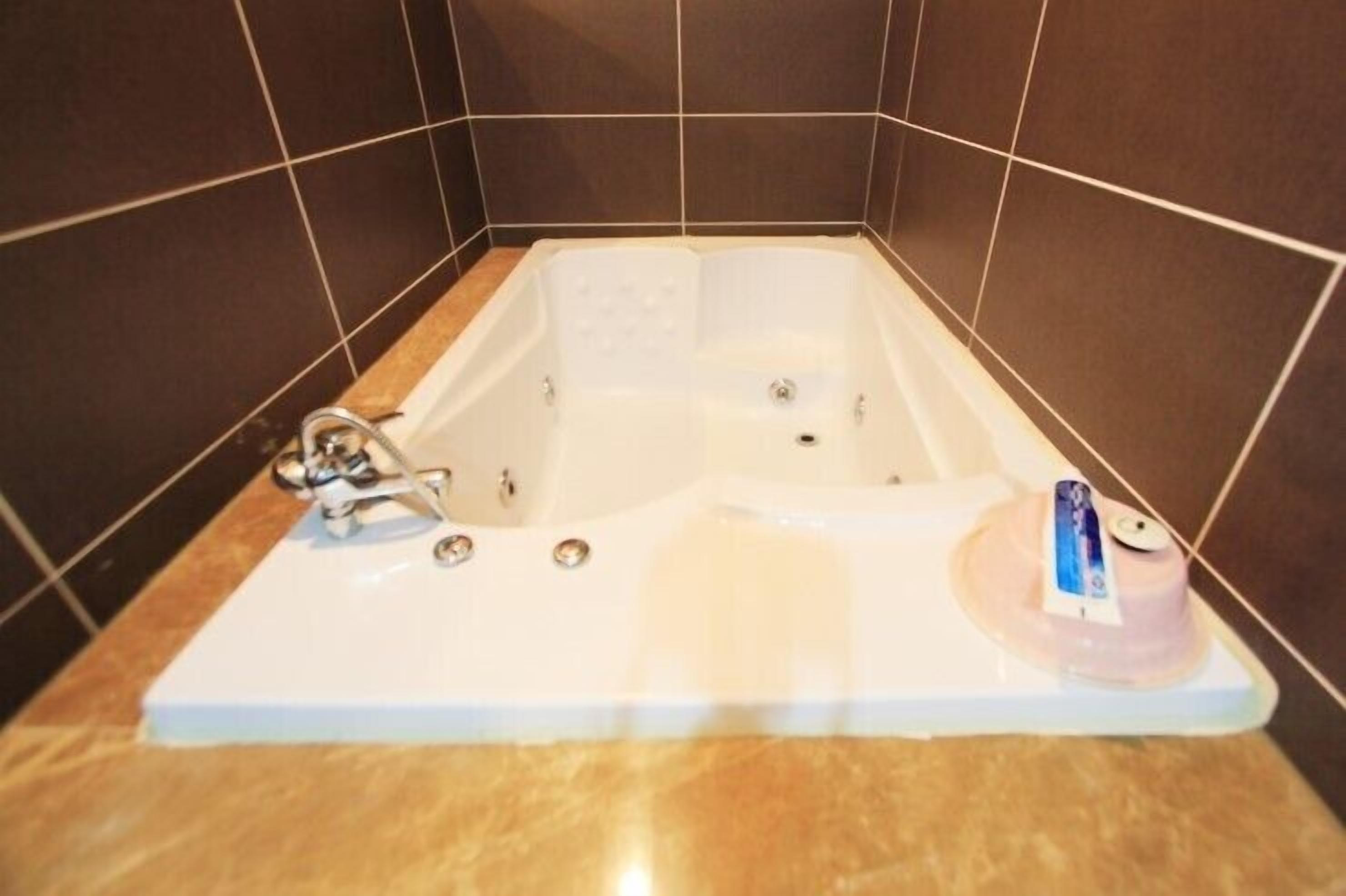 deep-soaking bathtub