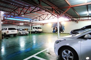 Free self parking, free valet parking - Chakan Hotel (Gunsan)