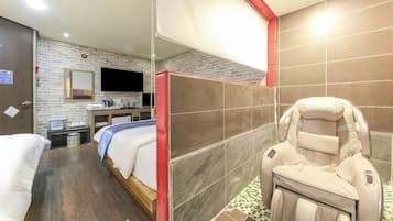 Deluxe Twin Room | Soundproofing, free WiFi, bed sheets