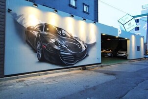 Soundproofing, free WiFi, bed sheets