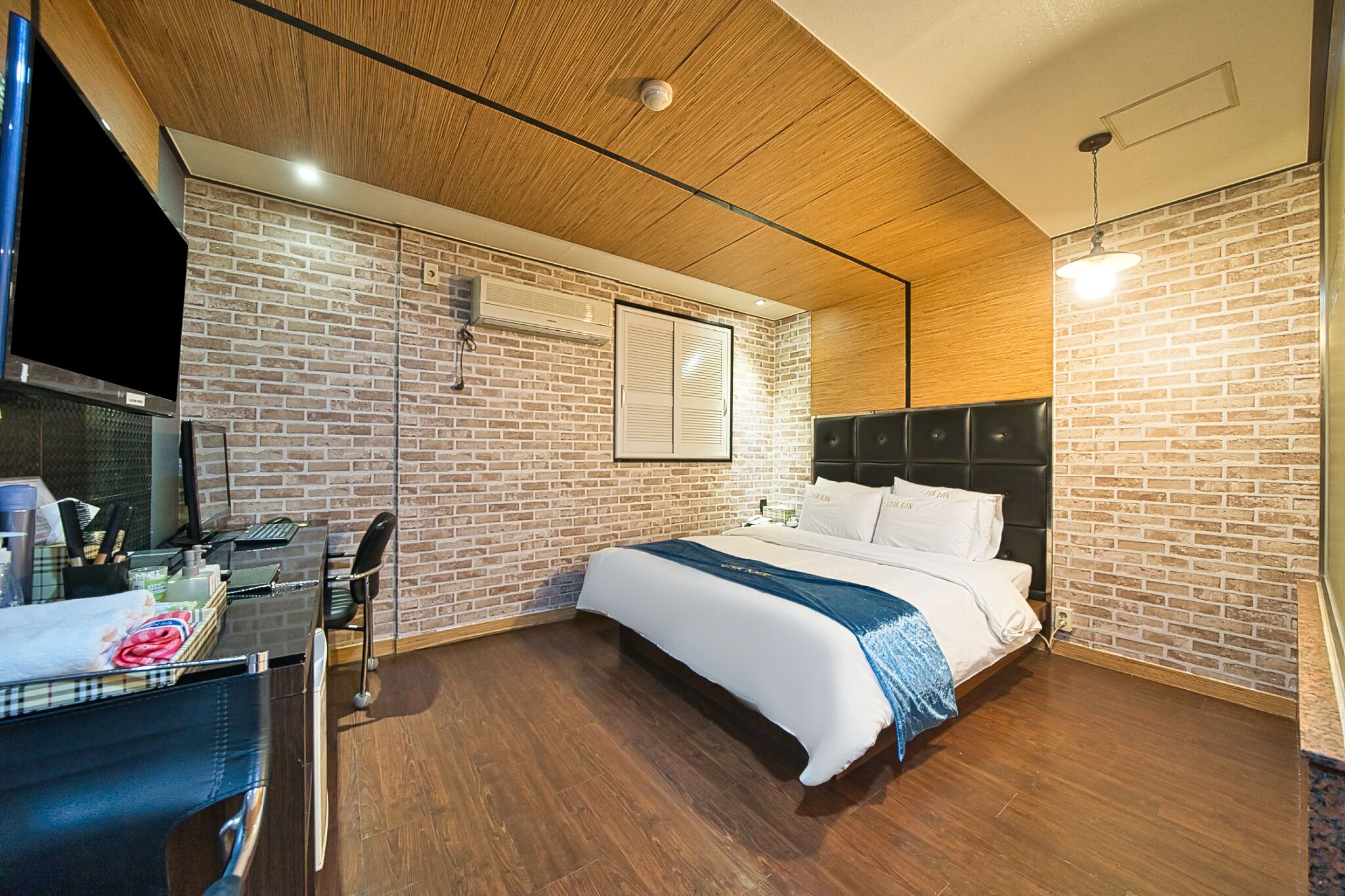 deluxe double room, 1 queen bed | 1 bedroom, free wifi, bed sheets