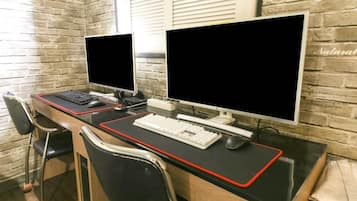 Family Twin Room, 2 Queen Beds | Free WiFi, bed sheets