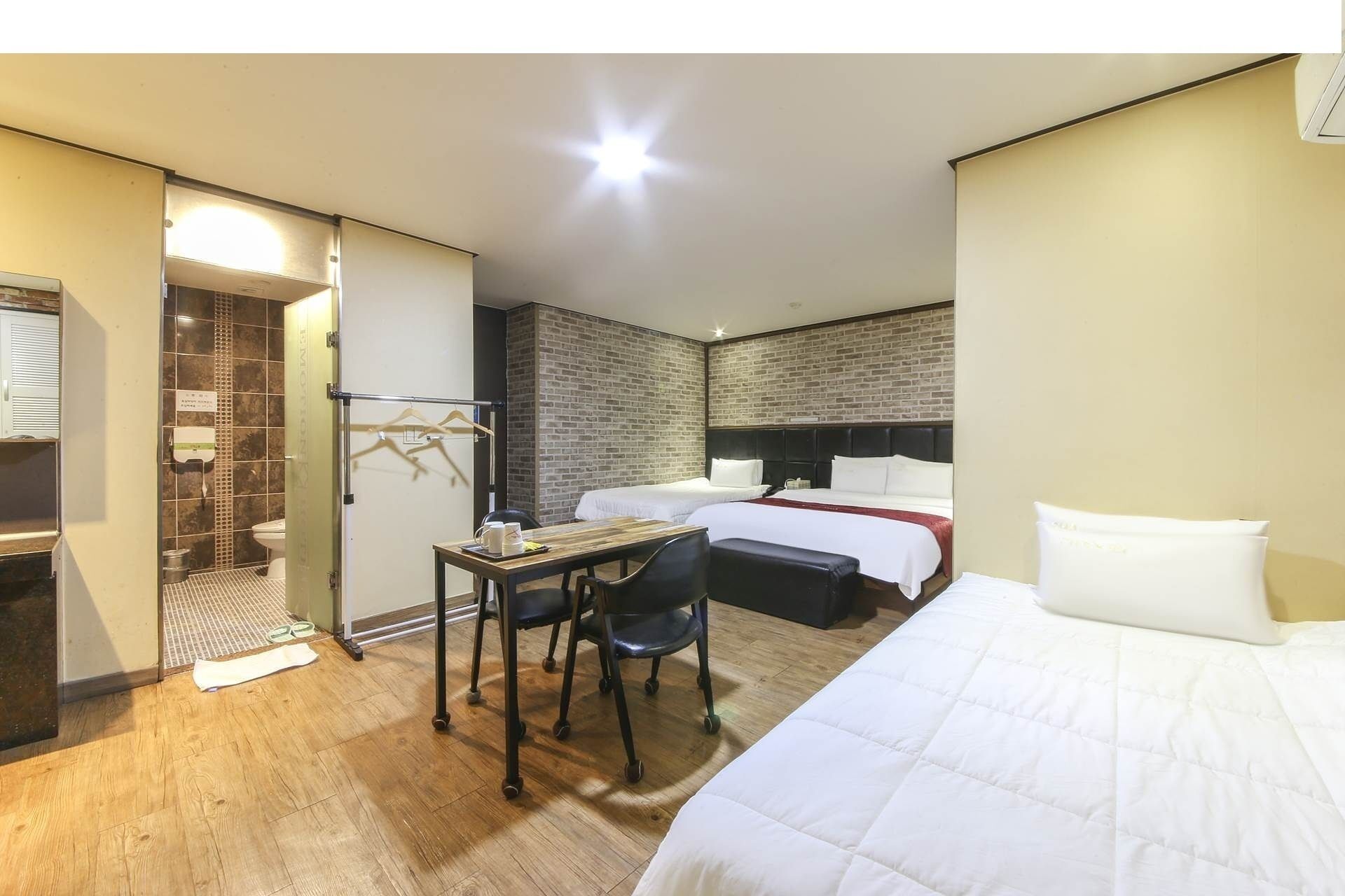 Premium Triple Room | Free WiFi, bed sheets