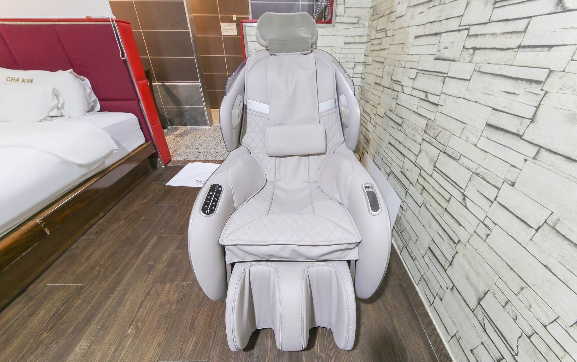 Deluxe Double Room, 1 Queen Bed | Free WiFi, bed sheets