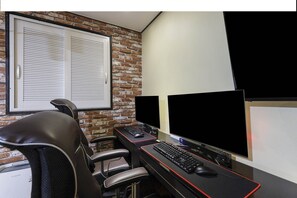 尊荣三人房 | 免费 WiFi、床单