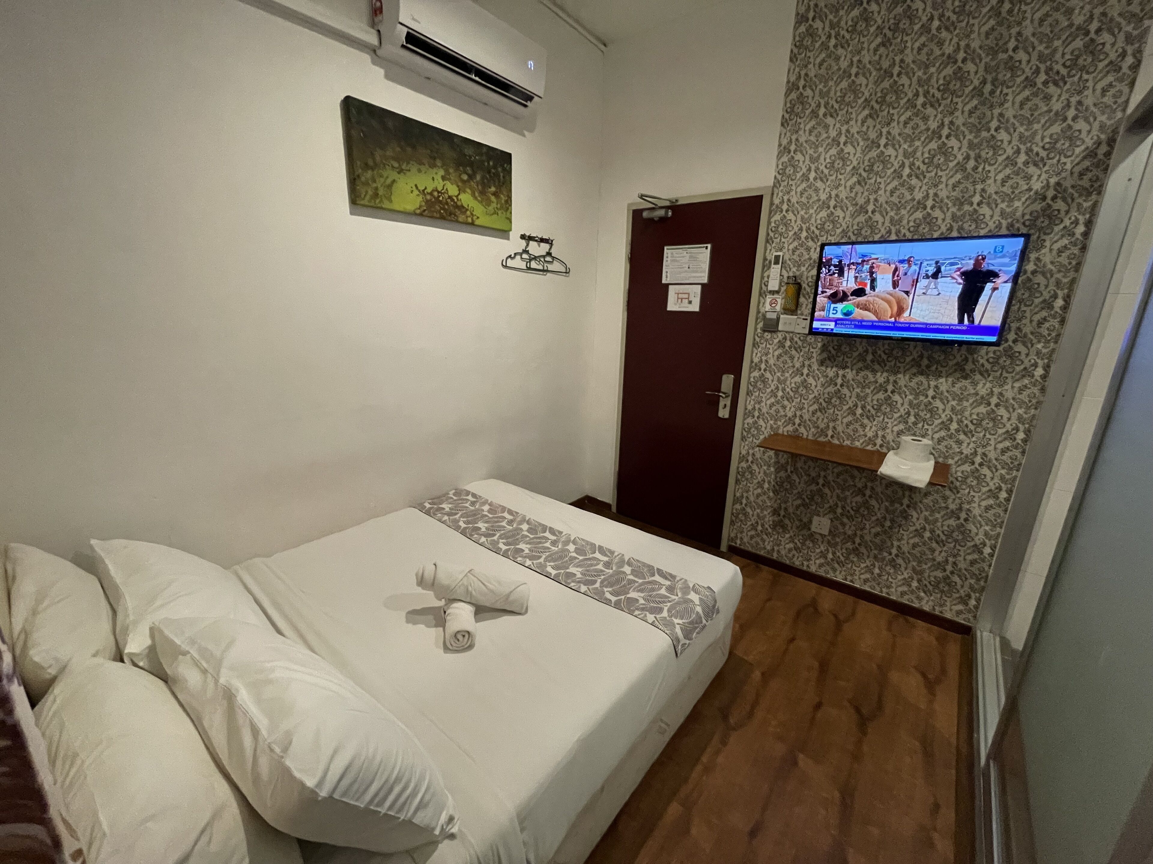 Standard Double Room | Desk, iron/ironing board, free WiFi, bed sheets
