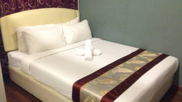 Quarto casal standard | Escrivaninha, ferros/tábuas de passar roupa, Wi-Fi de cortesia