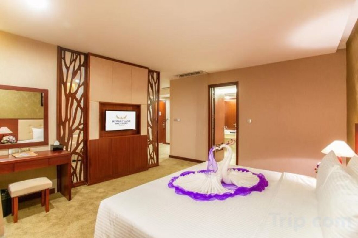 In-room safe, desk, WiFi (free), bed sheets