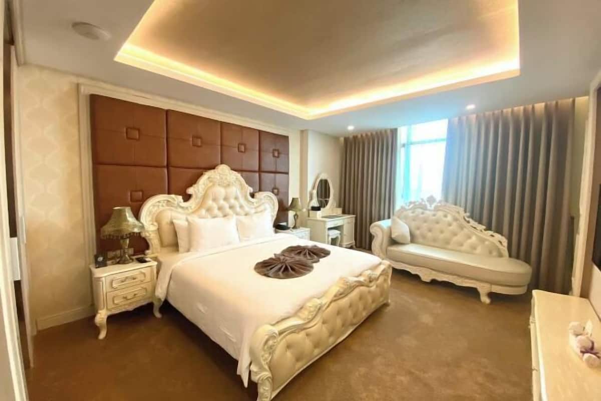 In-room safe, desk, free WiFi, bed sheets