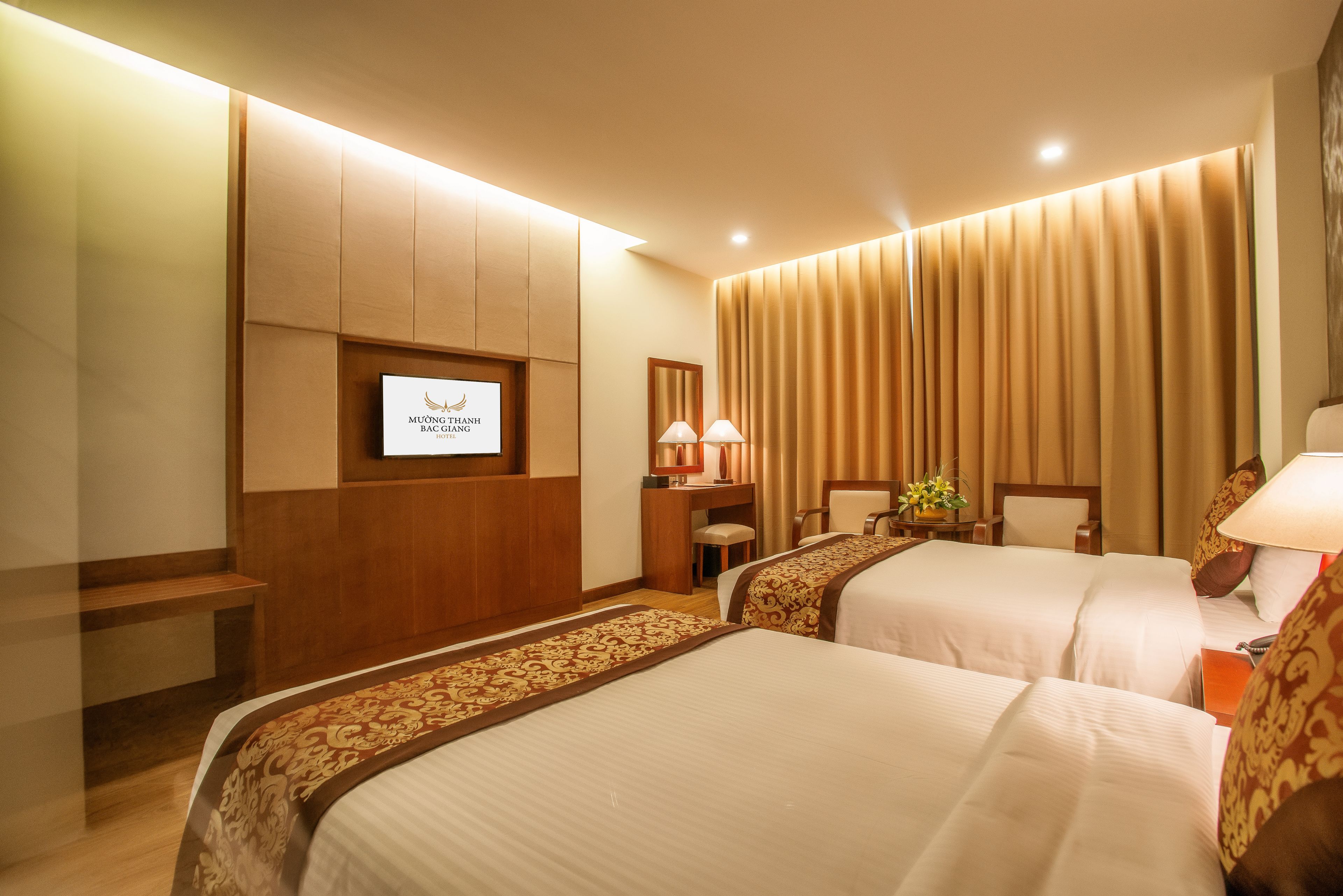 deluxe twin room | in-room safe, desk, free wifi, bed sheets