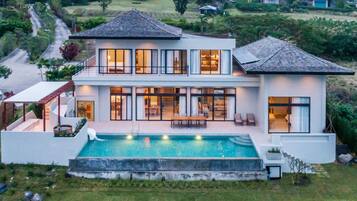 Lyxvilla - 4 sovrum - privat pool - utsikt mot bergen | Planlösning