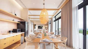 Luxe villa, 4 slaapkamers, privézwembad, uitzicht op heuvels | Dineerruimte