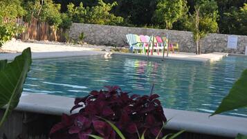 Kolam renang terbuka