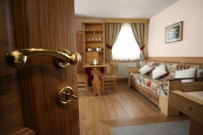 Comfort Studio Suite, 1 Bedroom, Kitchenette, Mountainside | Living area | Flat-screen TV - Villa Giuditta (Gaby)