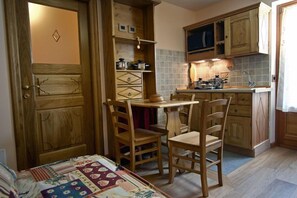 Studio, Kitchenette (3 people) | Private kitchenette