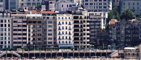 Double Room, Sea View | Desk, iron/ironing board, free cribs/infant beds, free WiFi