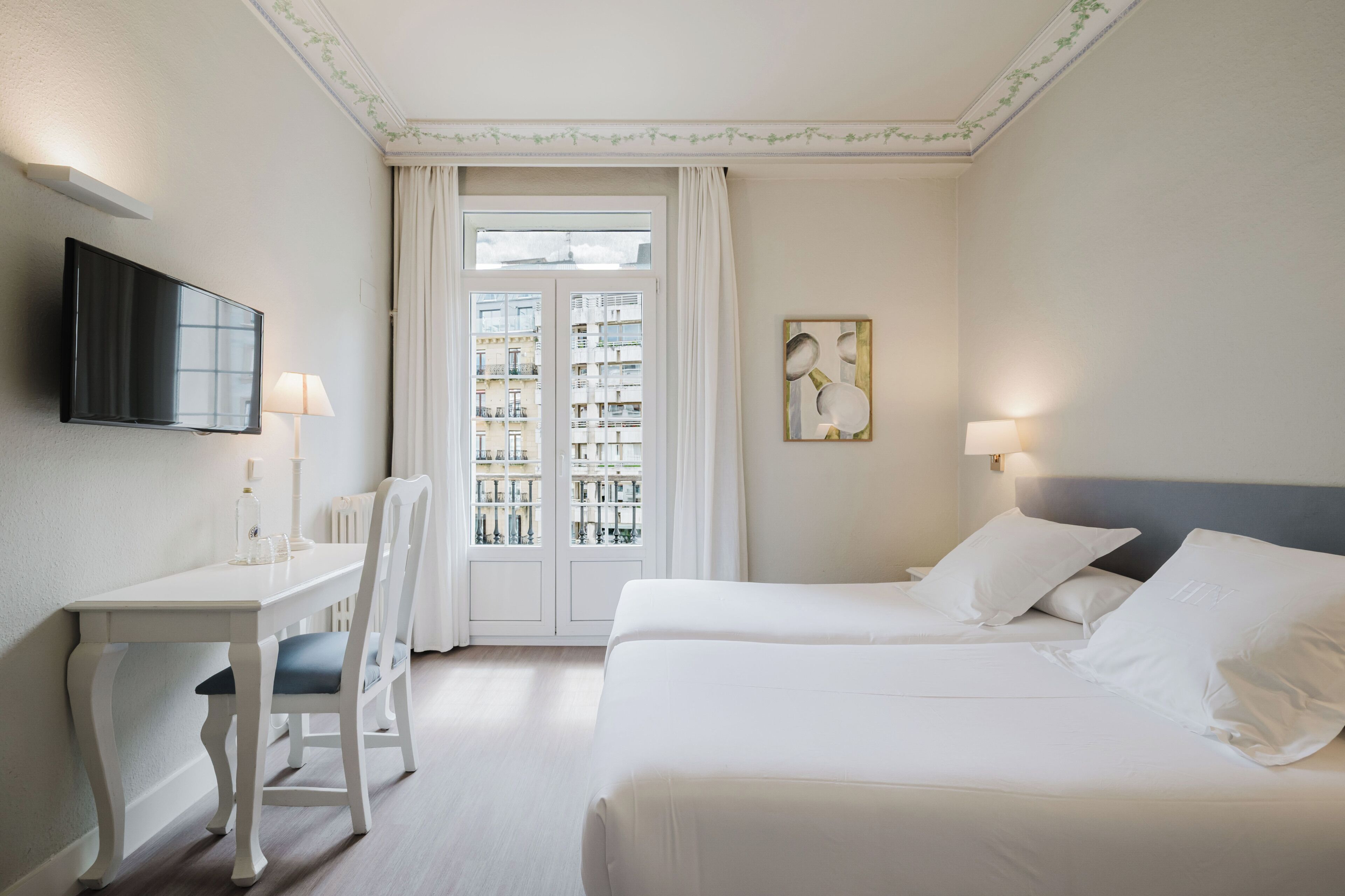 Doppelzimmer, Stadtblick | Schreibtisch, Verdunkelungsvorhänge, Bügeleisen/Bügelbrett