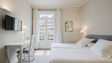 Doppelzimmer, Stadtblick | Schreibtisch, Verdunkelungsvorhänge, Bügeleisen/Bügelbrett