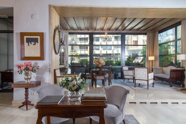 Sala de estar en el lobby