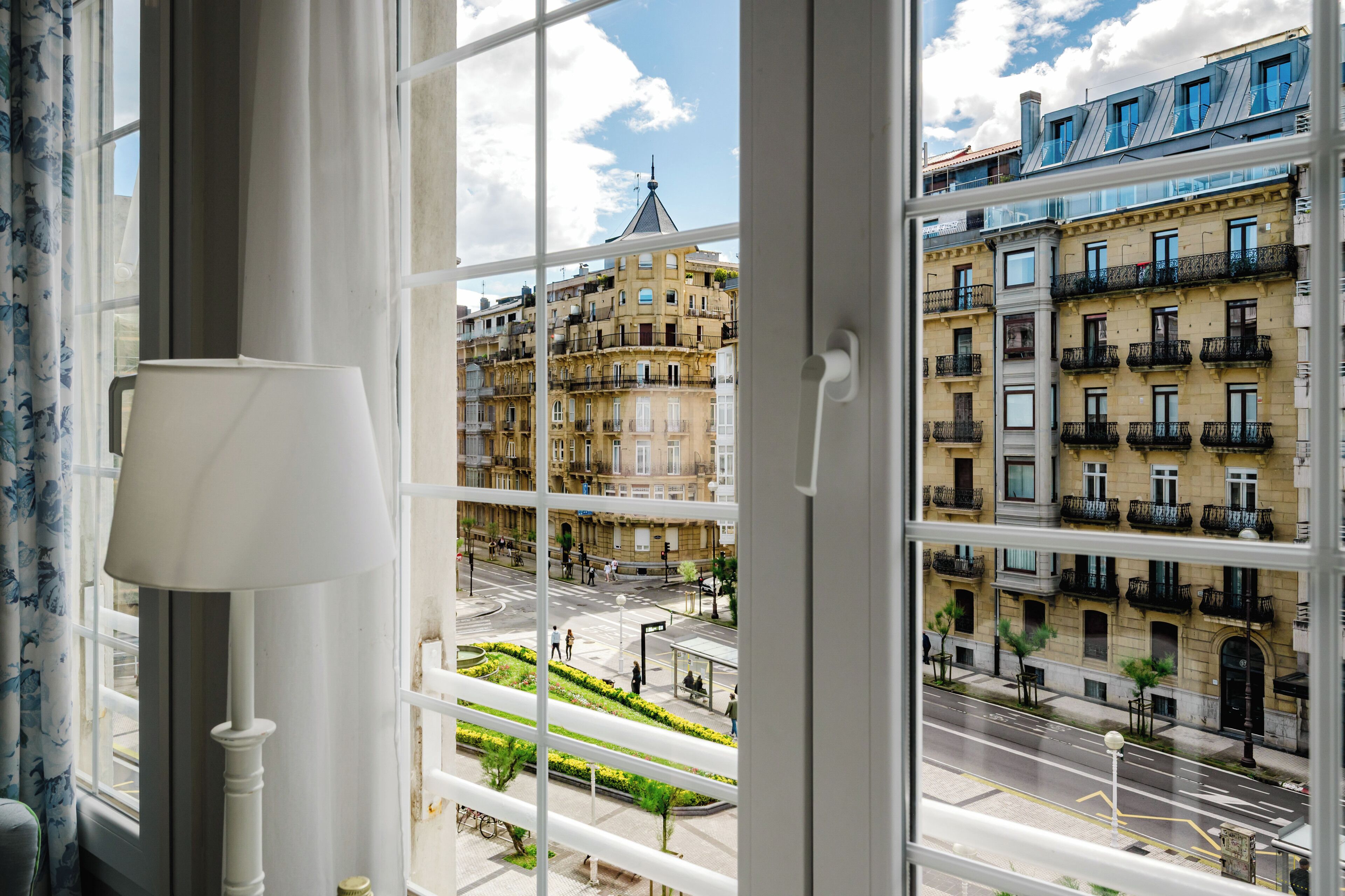 Doppelzimmer, Stadtblick | Schreibtisch, Verdunkelungsvorhänge, Bügeleisen/Bügelbrett