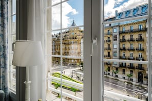 Double Room, City View | Desk, blackout drapes, iron/ironing board, free cribs/infant beds - Hotel Niza (San Sebastián)