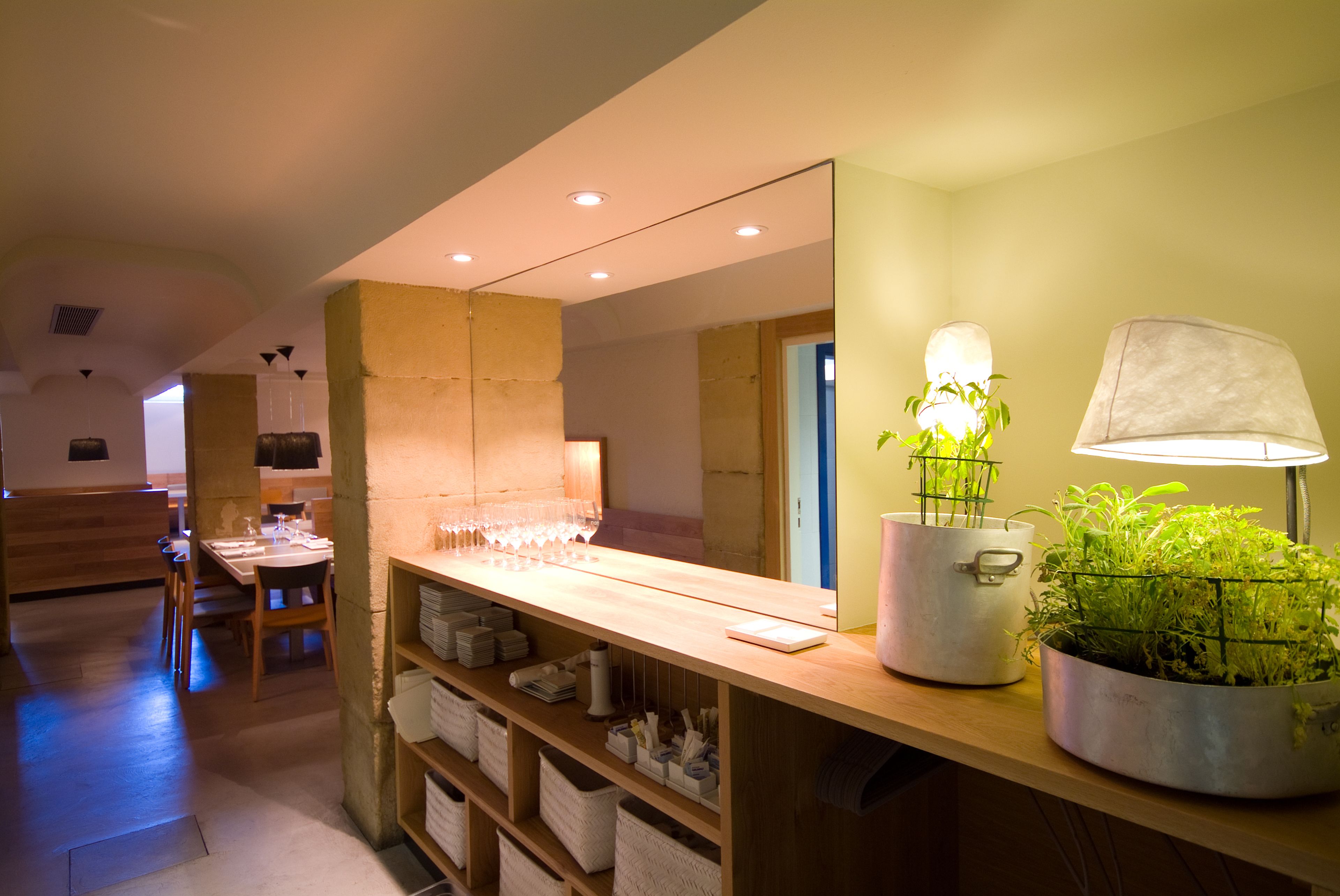 lunch and dinner served