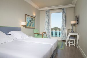 Double Room, Sea View | Desk, blackout drapes, iron/ironing board, free cribs/infant beds